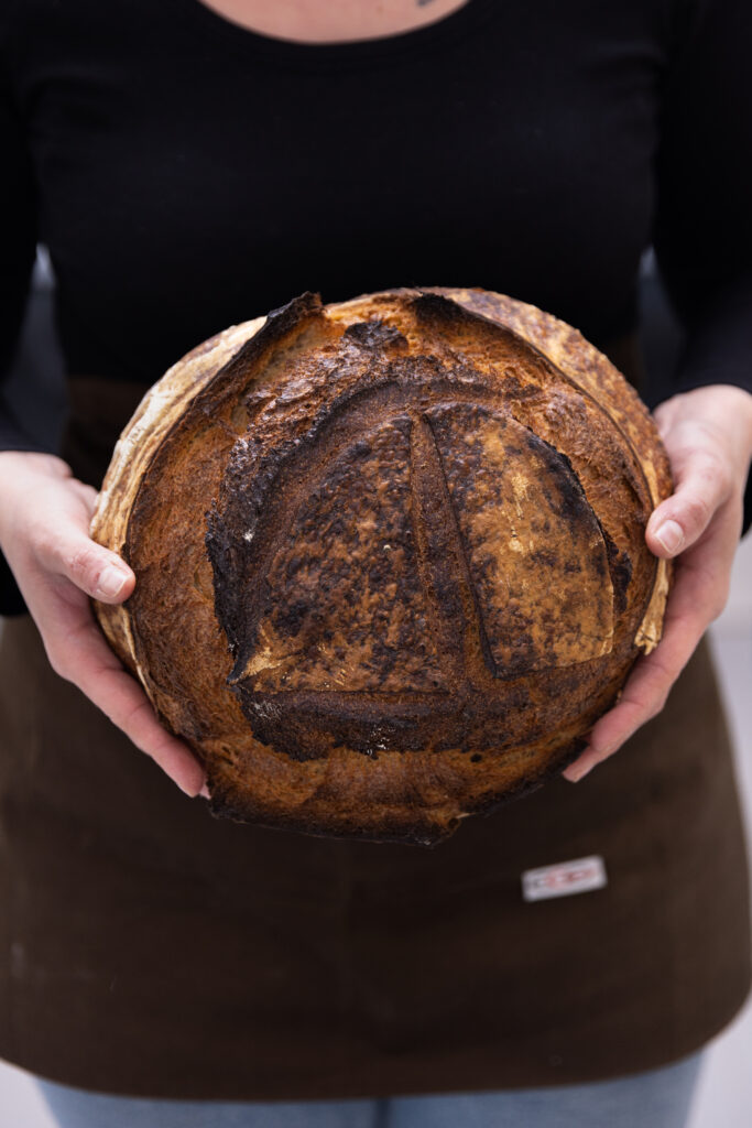 Un pain de campagne de la boulangerie Les Frères Barioz.